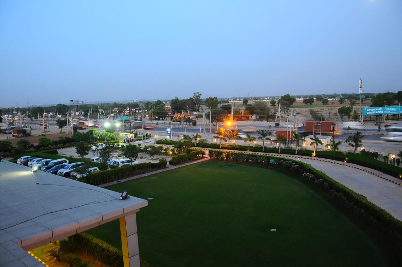 Park Inn By Radisson Gurgaon Bilaspur Manesar Exteriér fotografie